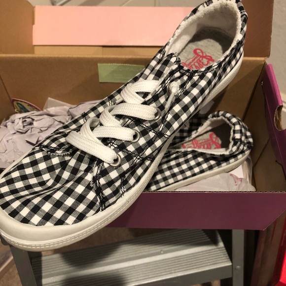 Shoes - Picture 3 of 3